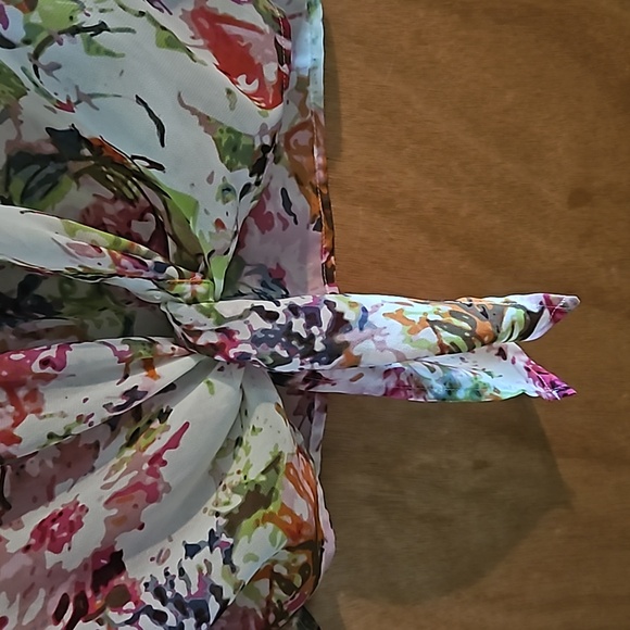 Liz Claiborne sheer floral blouse - Picture 3 of 4
